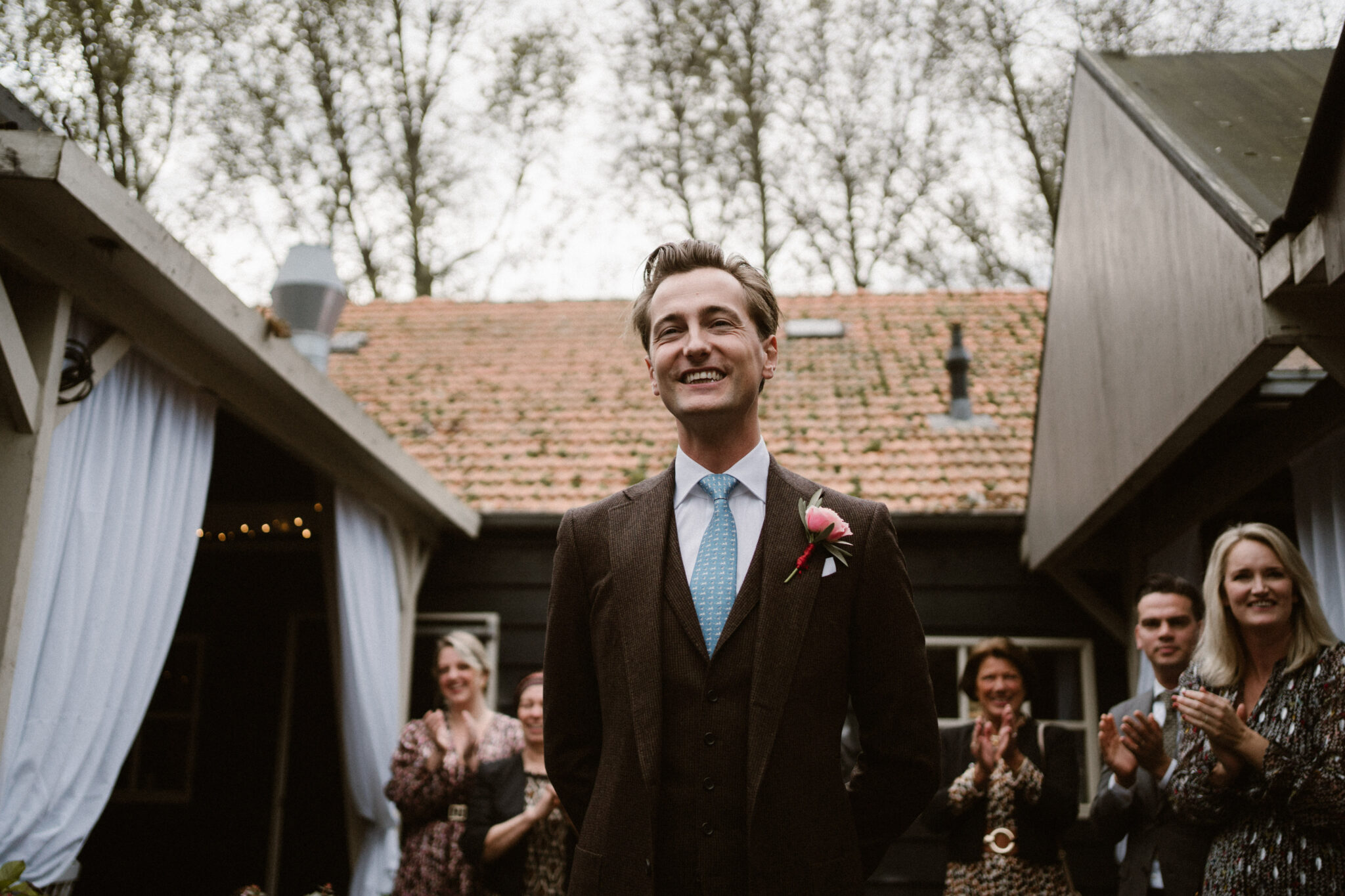 Bruin trouwpak van Wouter