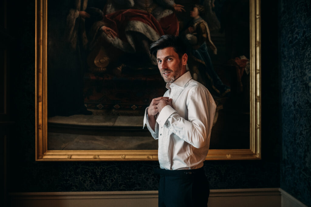 Getting ready smoking wedding - smokinghemd met studs