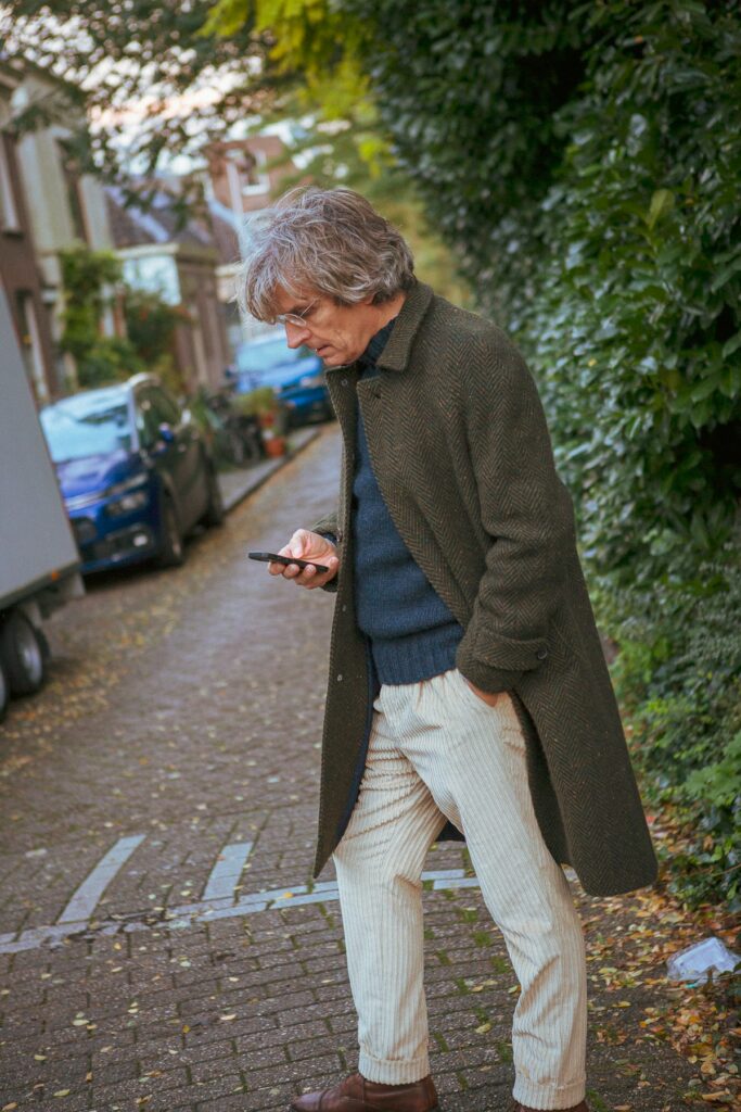 De Balmacaan van NEW TAILOR in een Tweed van W.Bill