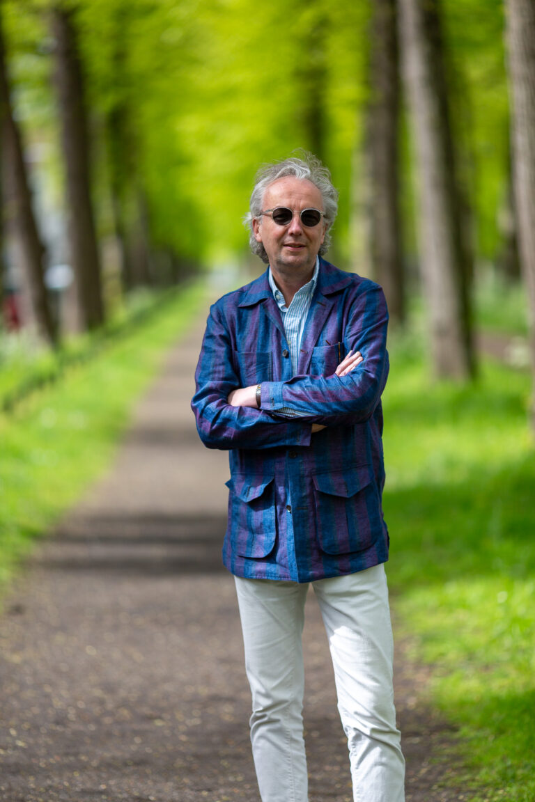 Marcel in linnen urban van Caccioppoli