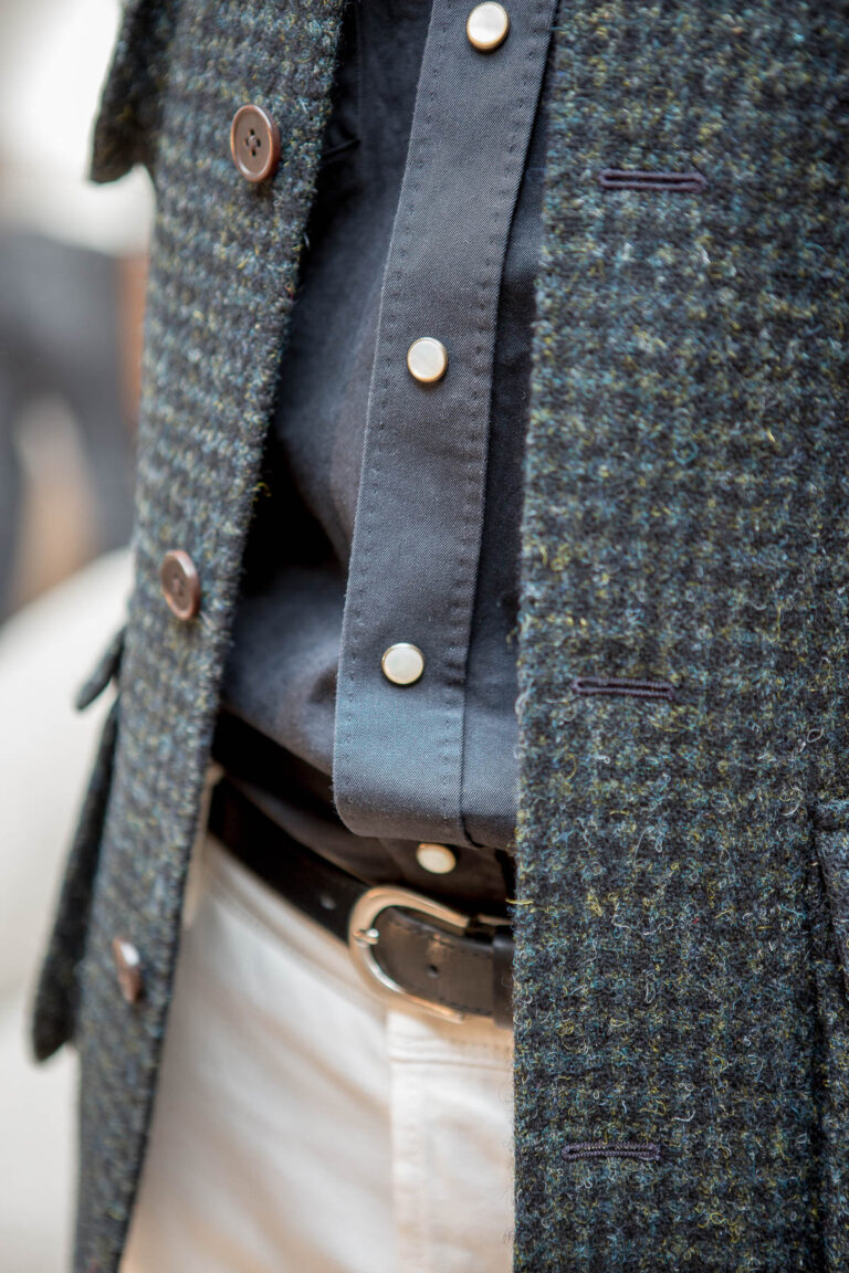 Bas van Exter in Urban met opgezette zakken in tweed-detail