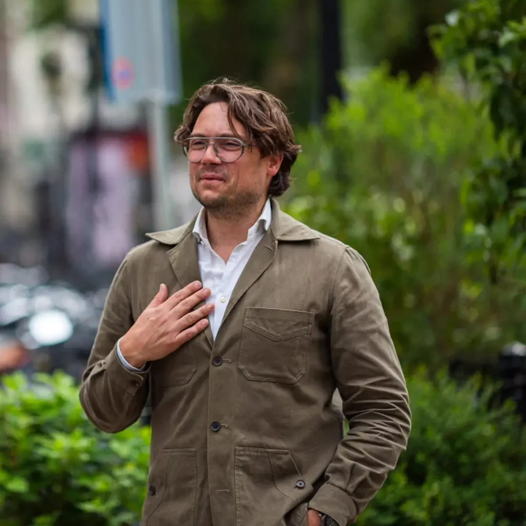 Fred Smulders in zijn groene Urban